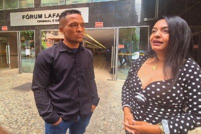 O gari Adilson e a motorista Eledias chegam ao Fórum para julgamento e falam do que mudou em suas vidas -  (crédito: Jair Amaral/EM/D. A. Press)