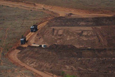 Transporte de rejeitos de minério para área de voçoroca desperta questionamento -  (crédito: Alexandre Guzanshe/EM/D.A Press)