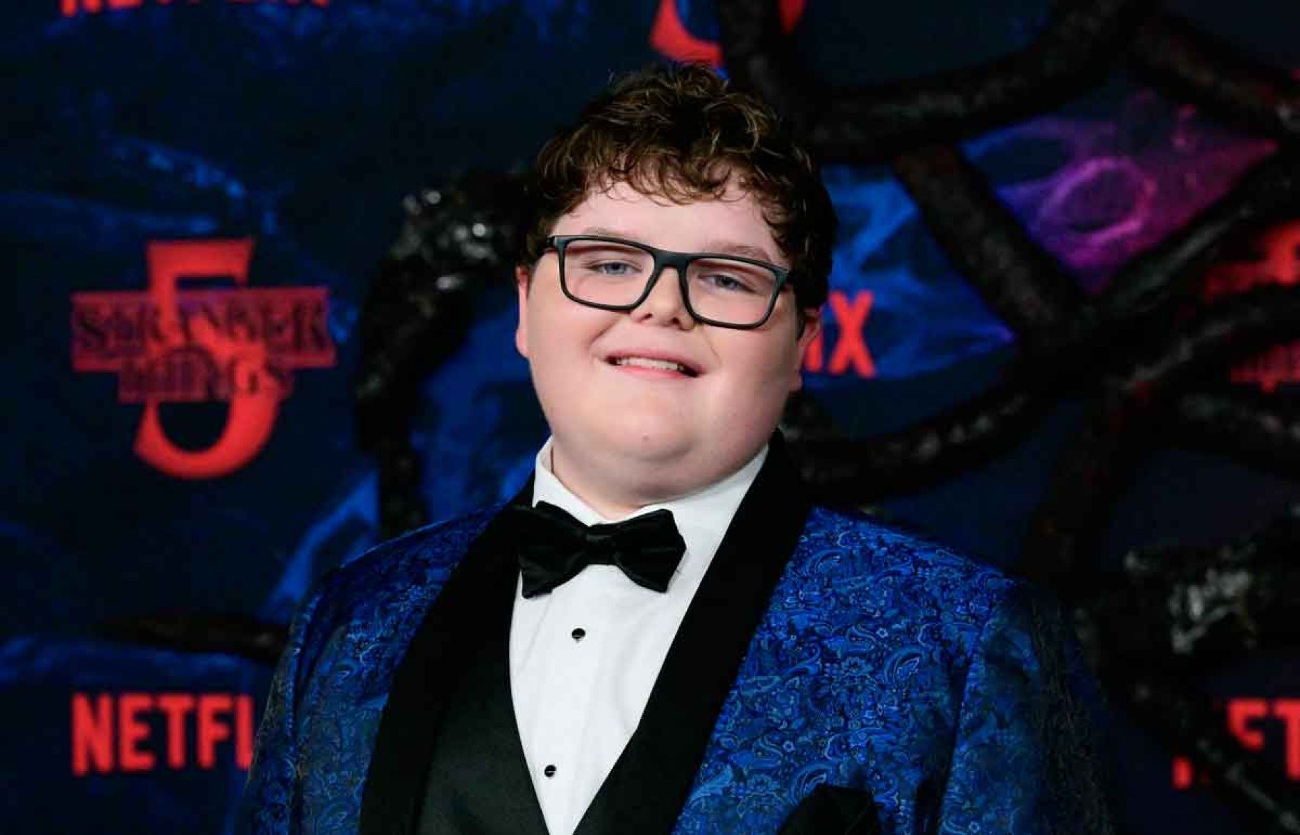 O ator Jake Connely, de 13 anos, &eacute; uma das novidades da &uacute;ltima temporada de "Stranger things", interpretando o atrevido Derek