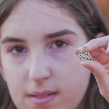 Adolescente encontra amuleto sagrado do Antigo Egito durante passeio em Israel - Reprodução Facebook 