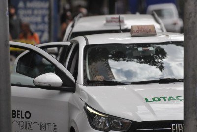 O servi&ccedil;o de T&aacute;xi-Lota&ccedil;&atilde;o retornar&aacute; &agrave; Avenida Afonso Pena -  (crédito: Gladyston Rodrigues/EM/D.A Press. Brasil. Belo Horizonte - MG)