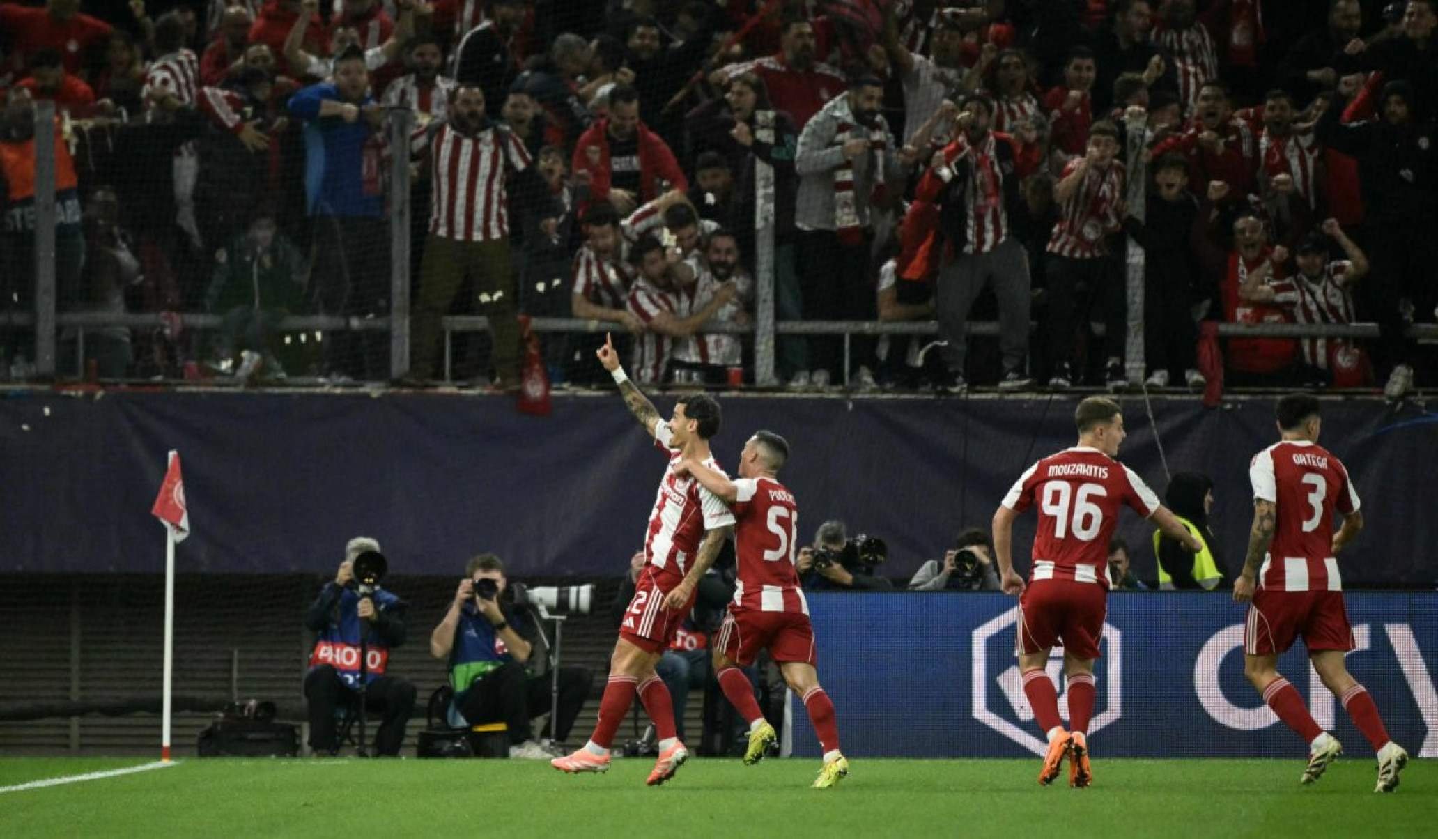 Real Madrid leva &#8216;gol de videogame&#8217; em duelo com Olympiacos; veja vídeo