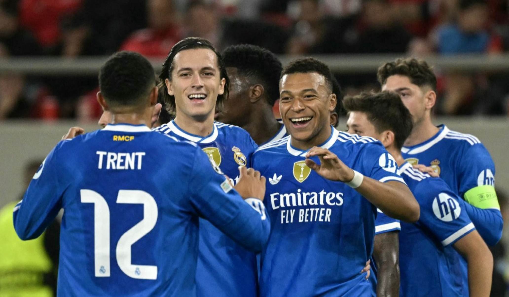 Mbappé faz quatro gols em vitória do Real e se isola como artilheiro da Champions