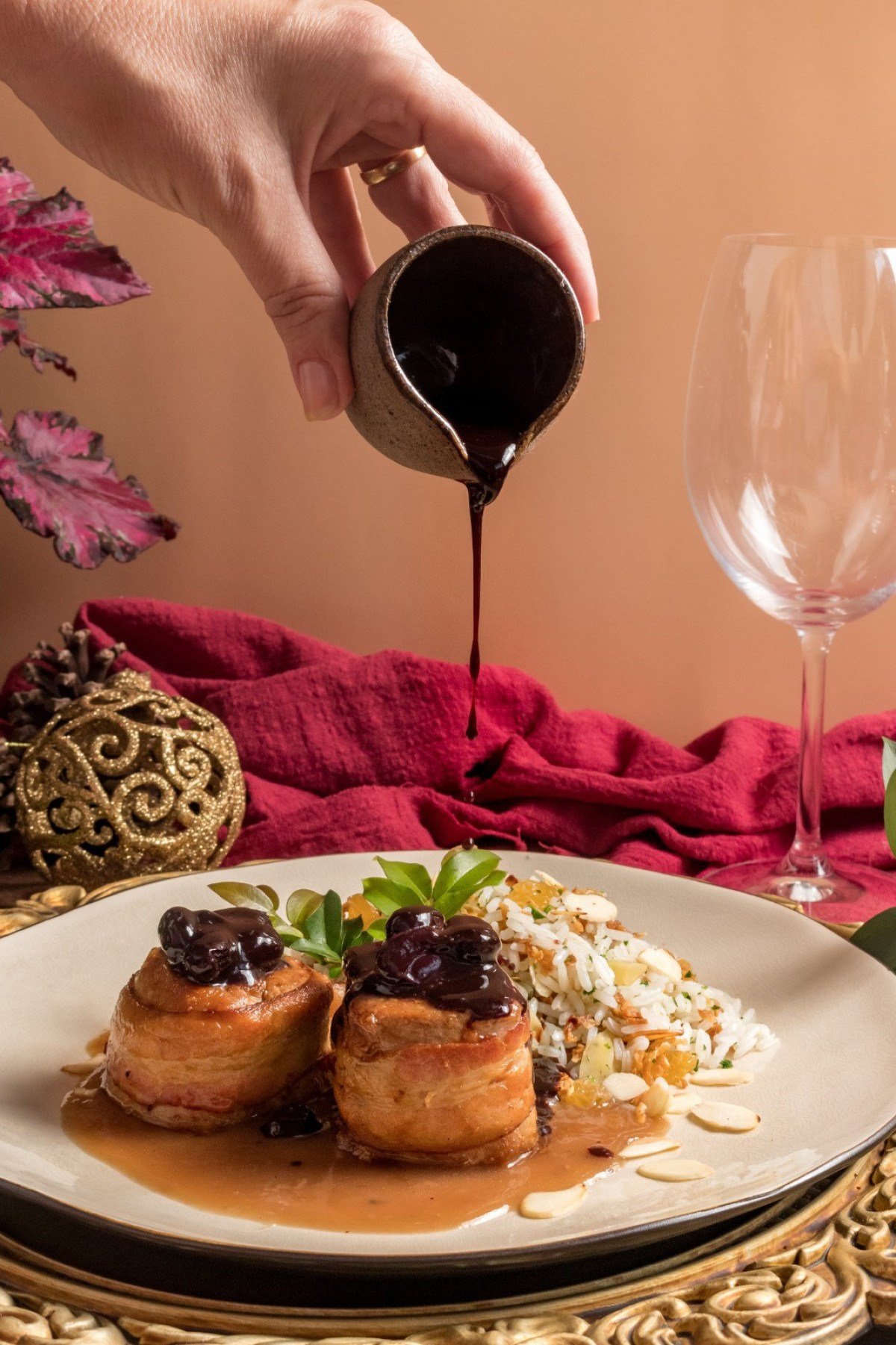 Medalh&otilde;es de lombinho com uvas confitadas (Marinar Gourmet) 