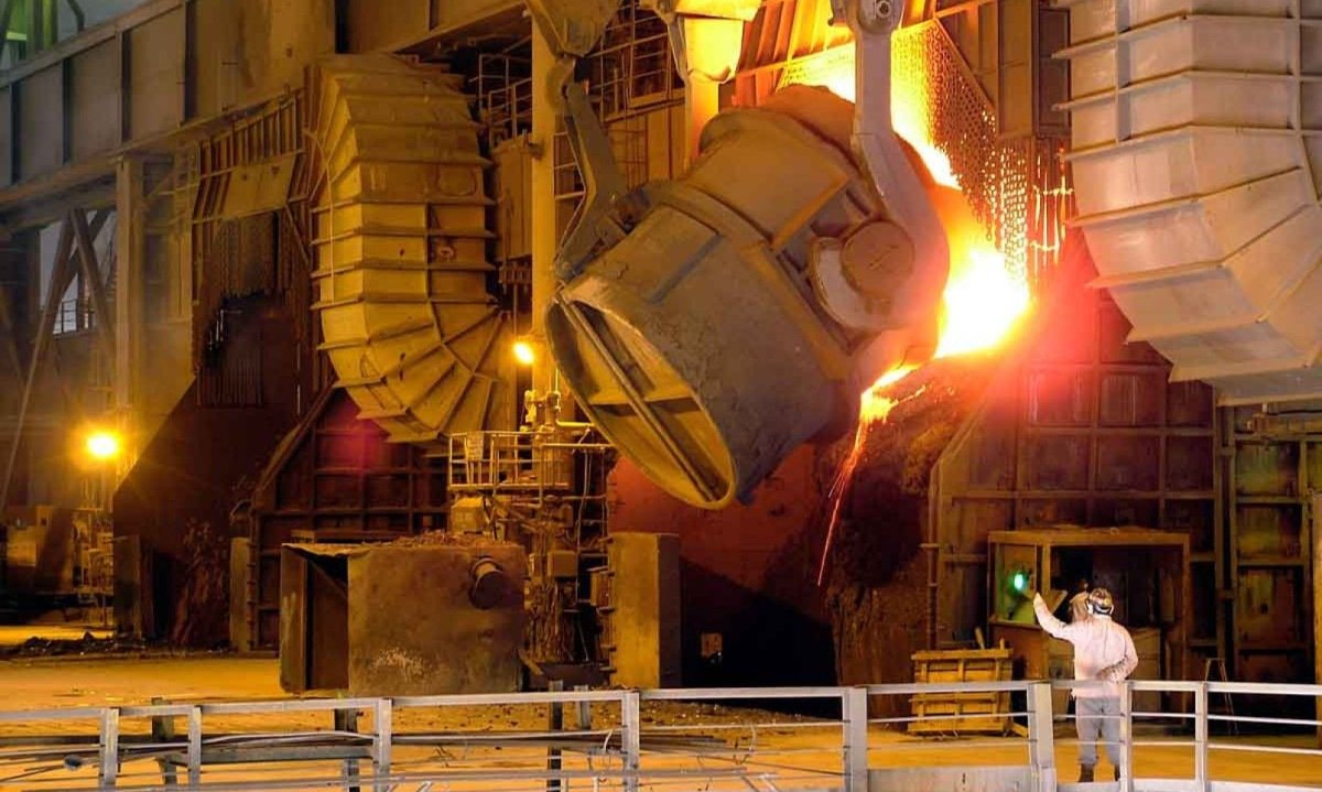 Usinas brasileiras são competitivas, mas se queixam da concorrência desleal de produtos vindos da Ásia -  (crédito: Sérgio Ferreira Rodrigues/Divulgação/Usiminas – 7/6/05)