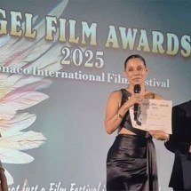 Mônica Carvalho conquista prêmio de Melhor Atriz em Mônaco -  reprodução do Instagram @monicacarvalhooficial