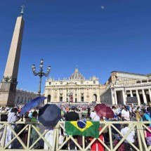 Rezar, comer e curar: a jornada com padre Reginaldo Manzotti na Europa