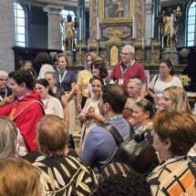 Como é acompanhar o padre Reginaldo Manzotti em viagem pela Europa?