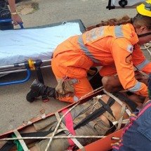 Bombeiros resgatam homem que passou três dias numa grota - CBMMG