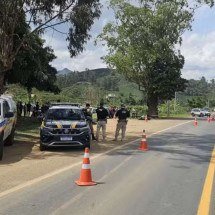 Motociclista com neto de 13 anos na garupa é executado a tiros na BR-116 - PMMG