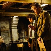 ‘Bugonia’ recorre ao absurdo para representar a barbárie humana - Universal Pictures/Divulgação