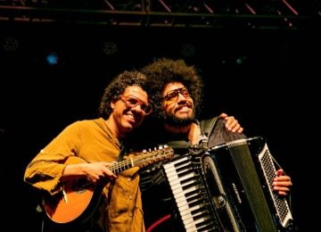 Hamilton de Holanda e Mestrinho: casamento perfeito do bandolim com a sanfona -  (crédito: Os Sons do Brasil/site)