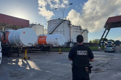 Operação mira grupo que causou prejuízo de R$ 26 bi ao setor de combustíveis -  (crédito: Receita Federal/Divulgação)