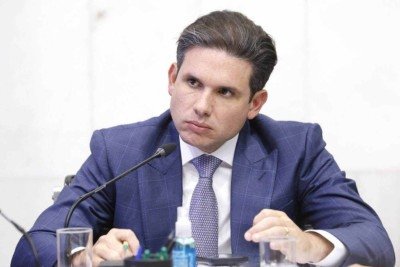 Rompido com líderes do PT e do PL, Hugo Motta apanha nas redes -  (crédito: Platobr Politica)