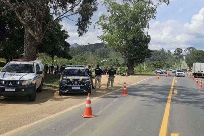 Policiais militares e da PRF atuaram na ocorrência -  (crédito: PMMG)