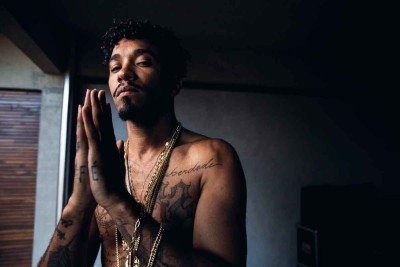 Músicas de Renegado denunciam o racismo, a marginalização de grande parte dos brasileiros e a intolerância em relação a corpos que fogem dos padrões -  (crédito: André Greco/divulgação)