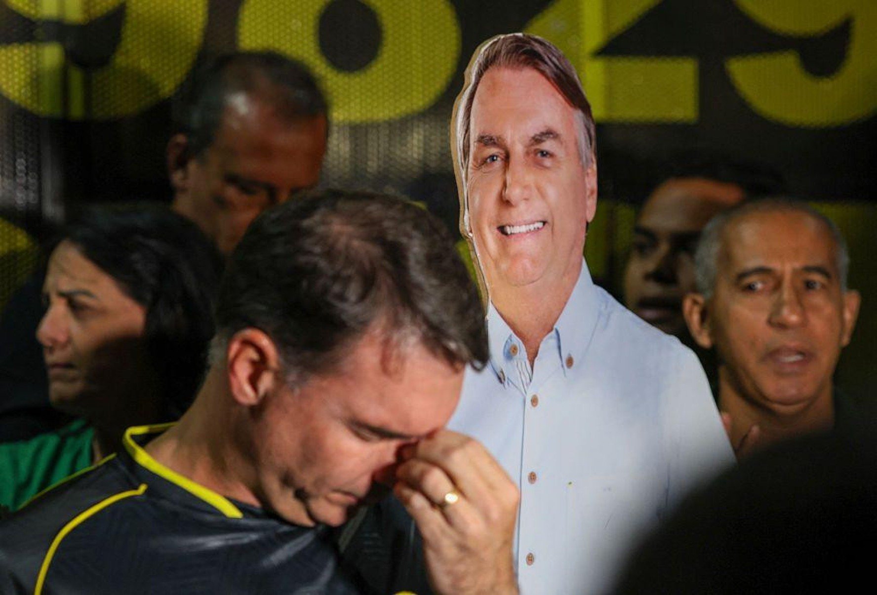 Carlos sobre saúde de Bolsonaro: ‘Muita tortura pra um homem só’ - Getty Images