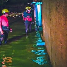 Manga (MG): chuva forte faz lagoa transbordar e inundar ruas e casas - CBMMG