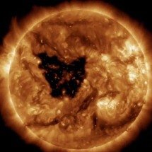 Buraco no formato de ‘borboleta’ no Sol pode provocar tempestade geomagnética na Terra - Divulgação: NASA/SDO