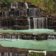Cachoeira artificial de garrafa PET vira atração sustentável  - Reprodução/ TV Globo