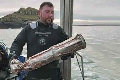 Durante uma limpeza rotineira, um grupo de mergulhadores encontrou um objeto que parece ser um dispositivo de espionagem russo, chamado boia sonar ou sonobuoy, na costa do Reino Unido, mais precisamente no País de Gales. -  (crédito: Reprodução do X @HeraldWales)