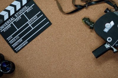 Existem casos em que celebridades se recusaram a atuar em continuações de filmes. Os roteiristas tiveram que dar um jeito de sumir com o personagem ou a direção escolheu outro ator para o mesmo papel.  Veja alguns exemplos.  -  (crédito: cottonbro por Pexels)