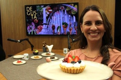 'Sempre quis ter uma loja. Gosto de pessoas, então me via ali atendendo, conversando com o público, explicando a sobremesa' - Elisa Dayrell, fundadora da Espetacular Doceria -  (crédito: Jair Amaral/EM/D.A Press)