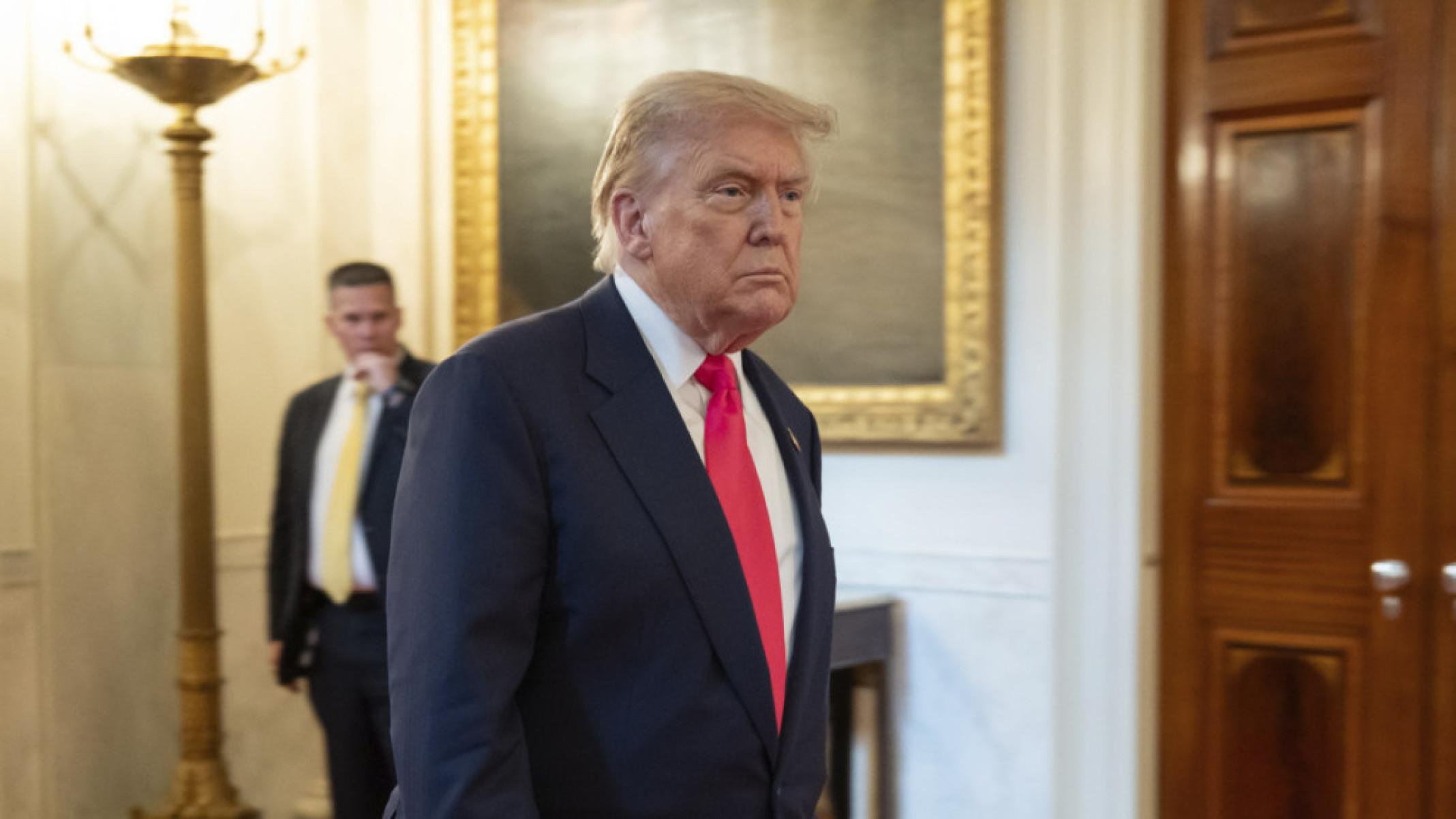 Trump diz que espaço aéreo da Venezuela deve ser considerado 'fechado'