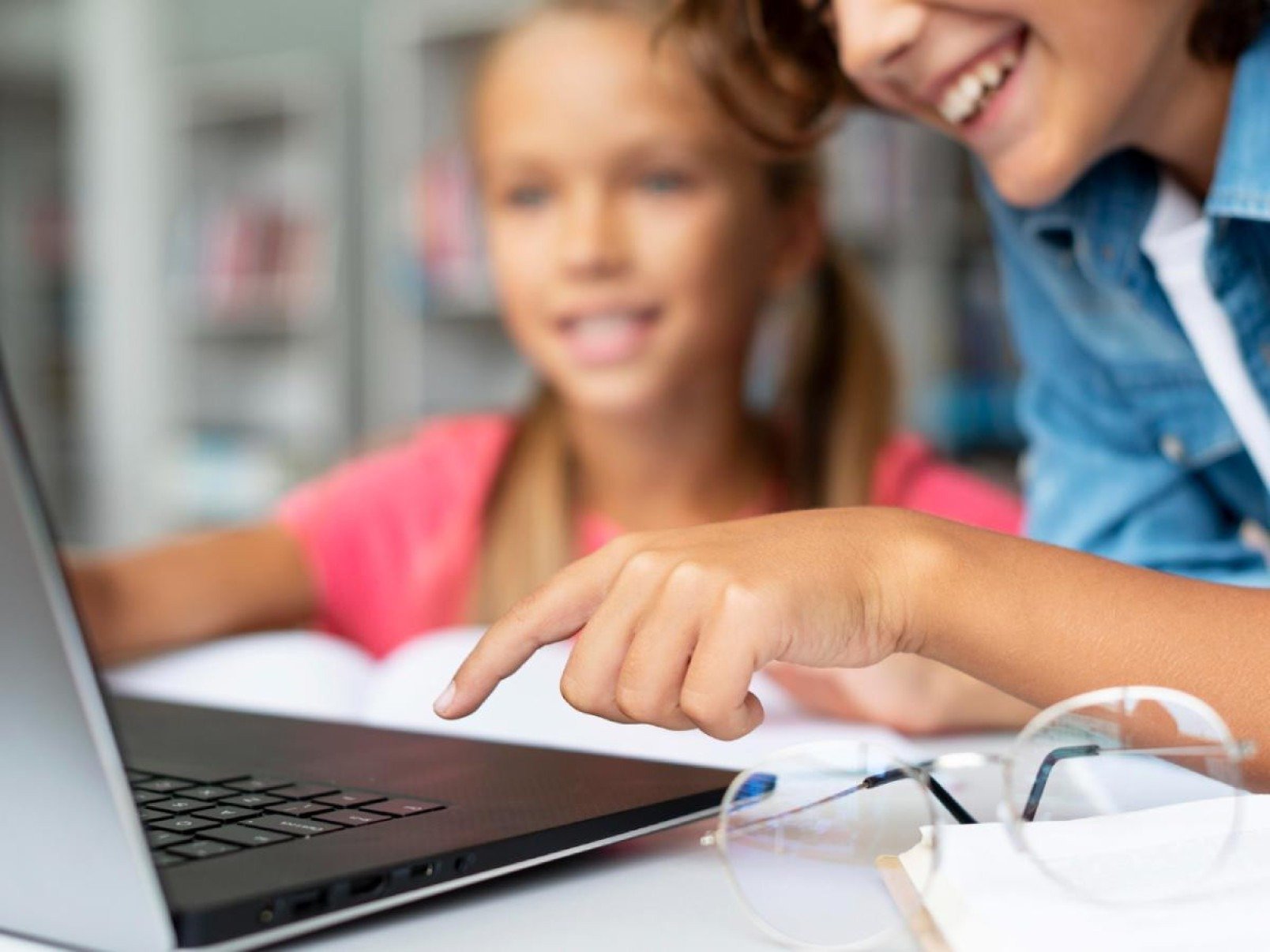 Avanço digital demanda fortalecimento da educação midiática - DINO