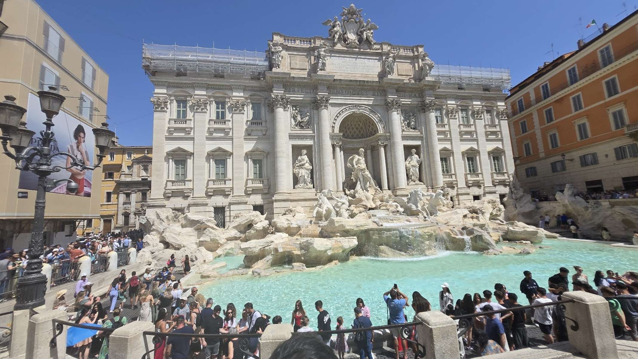 A Fontana di Trevi &eacute; a maior e mais famosa fonte barroca de Roma, It&aacute;lia, um &iacute;cone mundialmente conhecido pela sua beleza  
