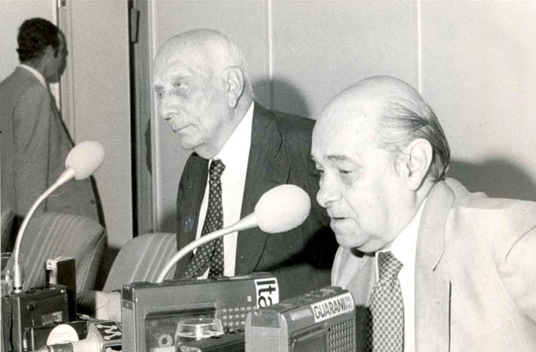 Não fossem homens como Tancredo Neves e Ulysses Guimarães dificilmente o regime militar teria sido encerrado sem violência e desordem

 -  (crédito: Arquivo EM/D.A Press)