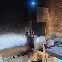 Grande BH: bombeiros combatem fogo em imóvel provocado por briga de casal  - CBMMG/Divulgação 