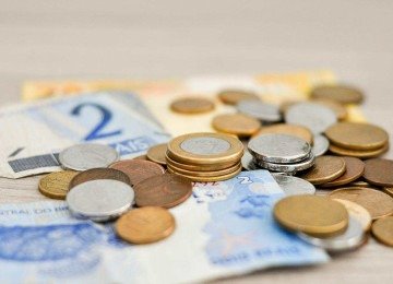 Retenção de salário para pagamento de débitos - Os bancos não podem retirar dinheiro da conta corrente ou de aplicações para cobrir dívidas do correntista.  -  (crédito: joão geraldo borges junior pixabay)