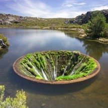 Buraco em lago de Portugal deixa turistas intrigados - JC Ferreira/Wikimedia Commons
