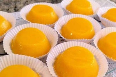 Com raízes portuguesas e nome africano, um saboroso doce à base de ovos e coco ralado se expandiu pelo Brasil. Trata-se do quindim, que foi baseado a partir de uma outra guloseima de Portugal, mas que adquiriu um aspecto único em solo verde e amarelo. -  (crédito: Reprodução do Youtube)