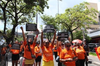 Manifestantes pedem o fim da violência contra mulheres e meninas em BH -  (crédito: Edesio Ferreira/EM/D.A Press)