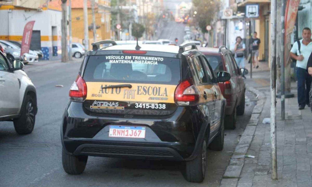 O Conselho Nacional de Trânsito (Contran) aprovou, nesta segunda-feira (1º), a resolução que muda o processo de obtenção da Carteira Nacional de Habilitação (CNH) - (crédito: Marcos Vieira/EM/D.A Press)