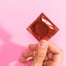 Dezembro Vermelho alerta sobre o impacto do estigma do HIV - FreePik