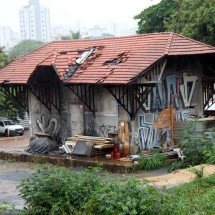 Fora dos trilhos e sem horizonte