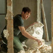 Filme premiado 'Mãos à obra' aborda a paixão e o calvário de um escritor - Christine Tamalet/Divulgação