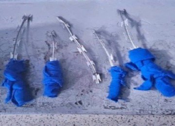 os chuços foram feitos com pano e pedaços de cerca concertina -  (crédito: Sindsisemg)