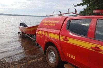 Buscas estão no segundo dia consecutivo. Local onde adolescente desapareceu tem correnteza -  (crédito: CBMMG)