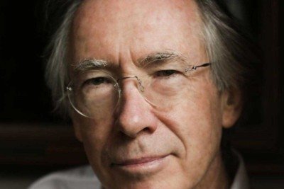 ‘O que devemos saber’, novo livro de Ian McEwan, deve chegar ao Brasil em março -  (crédito: Platobr Cultura)