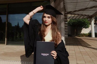 Filha de mineiros, Isabella Lelles nasceu em São Paulo e se mudou sozinha aos 14 anos para a Flórida (EUA) e há seis meses mora com o pai -  (crédito: Reprodução/ Redes Sociais)