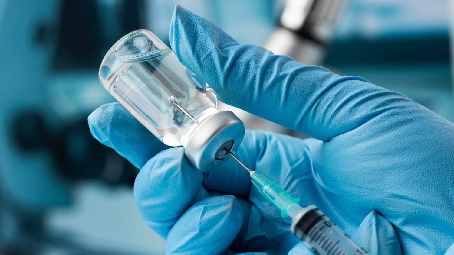 5 doenças que voltaram a ameaçar o Brasil por causa da baixa vacinação - &amp;lt;a href=&amp;quot;https://br.freepik.com/fotos-gratis/covid-ainda-vida-com-vacina_17804926.htm#fromView=search&amp;amp;page=1&amp;amp;position=0&amp;amp;uuid=3f1d9546-ec29-4122-a76c-dfb56a29bc7d&amp;amp;query=vacina%C3%A7%C3%A3o&amp;quot;&amp;gt;Imagem de freepik&amp;lt;/a&amp;gt;