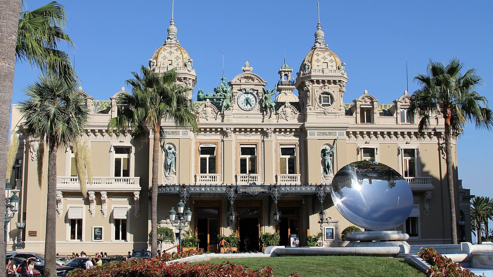 Mônaco a Abu Dhabi: 5 destinos de luxo no roteiro da Fórmula 1 - Por Fruitpunchline - Obra do pr&oacute;prio, CC BY-SA 4.0, https://commons.wikimedia.org/w/index.php?curid=42236152