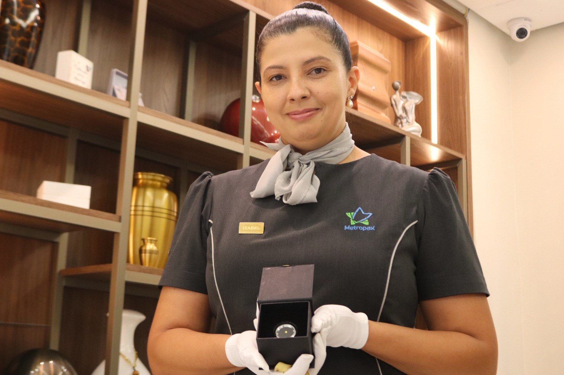  A gerente de opera&ccedil;&otilde;es da empresa, Izabel Pereirinha, explica que as joias afetivas come&ccedil;aram a ser oferecidas aos clientes h&aacute; cerca de cinco anos