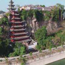 Shibaozhai: complexo suspenso sobre rio com torre de 400 anos é atração na China - Reproduc?a?o/YouTube