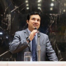 PT quer responsabilizar Zema por vídeo com rojão, diz deputado estadual