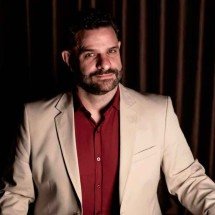 Cantor Adriano Grineberg faz homenagens a Dorival Caymmi - @jmag.julia/Divulgação